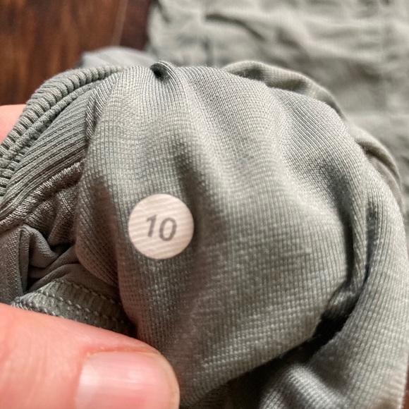 Lululemon Dance Studio crops - Picture 2 of 5